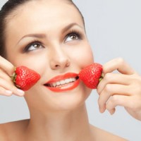 Маска для лица из клубники: полезные свойства, показания, рецепты