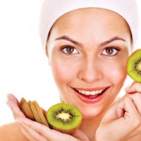 Киви для лица: полезные свойства, способы применения