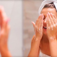 В каких случаях используется пилинг-скатка? Особенности и действие процедуры