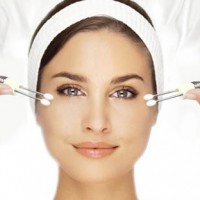 Аппарат микротоки для лица: поход к косметологу или покупка портативного устройства?